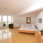 Am Brandenburger Tor *