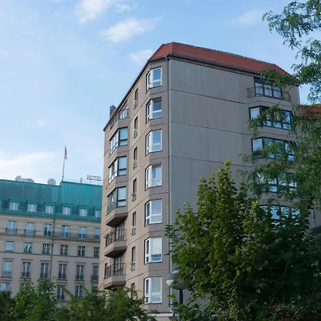 Am Brandenburger Tor *