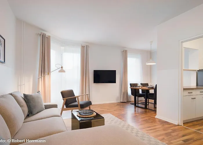 Am Brandenburger Tor * Berlin