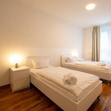 アム ブランデングルガー トール アパート *